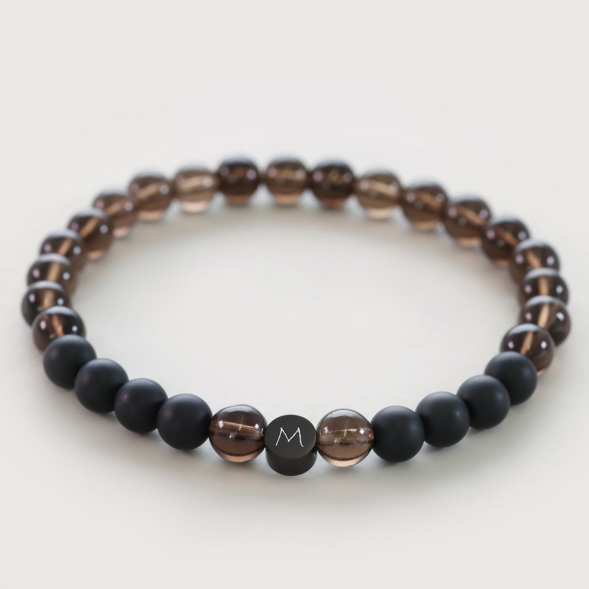 Herren Naturstein-Armband aus Rauchquarz und Onyx mit graviertem Buchstaben M