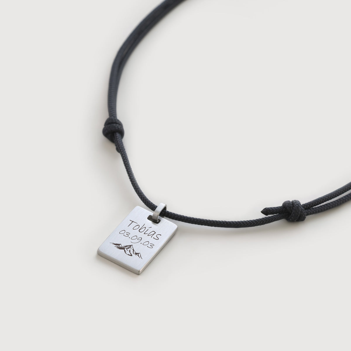 Herren Segeltaukette mit personalisierbarem Anhänger in Silber, graviert mit 'Tobias' und Bergmotiv