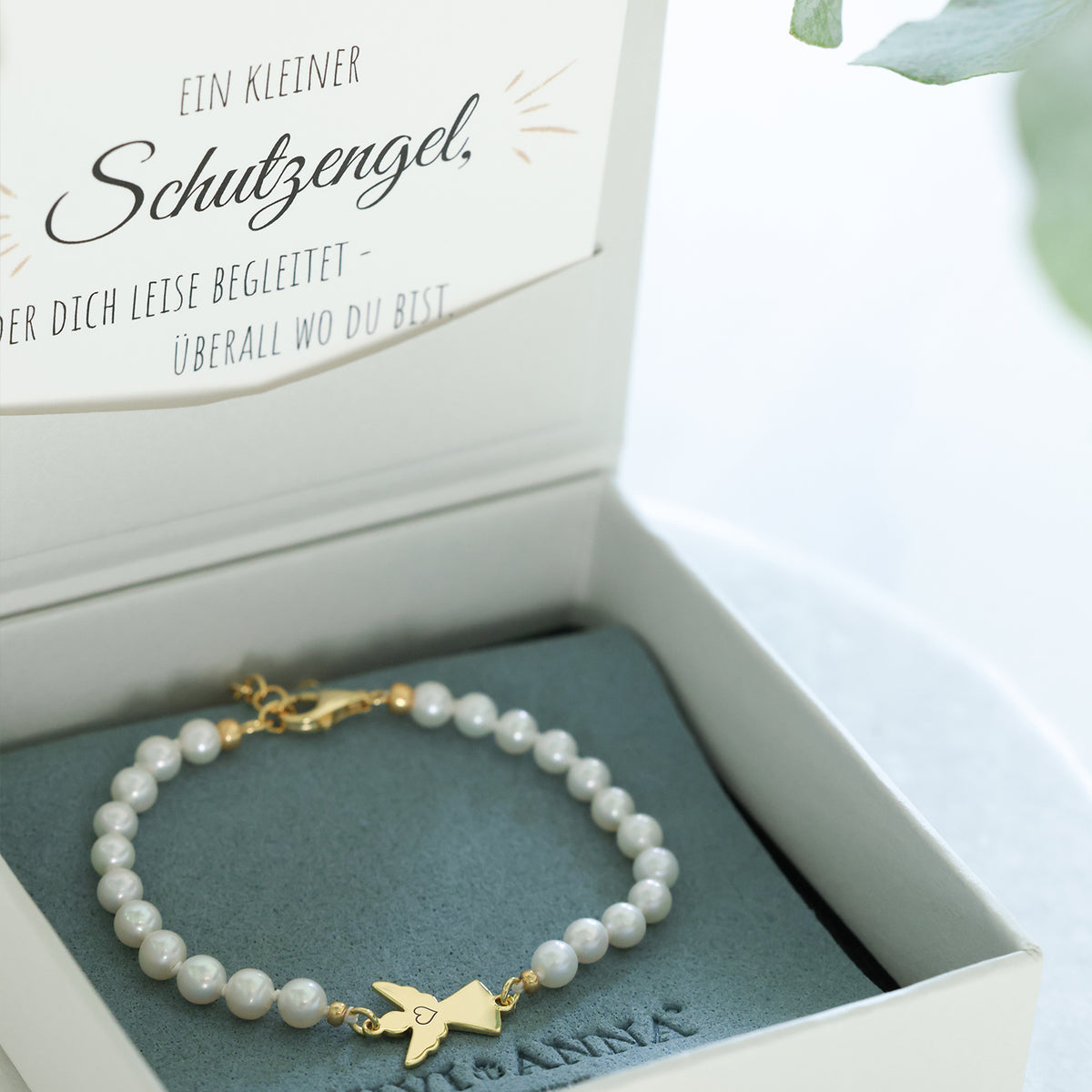 Perlenarmband mit goldenem Engel in Geschenkbox mit Karte 'Ein kleiner Schutzengel'