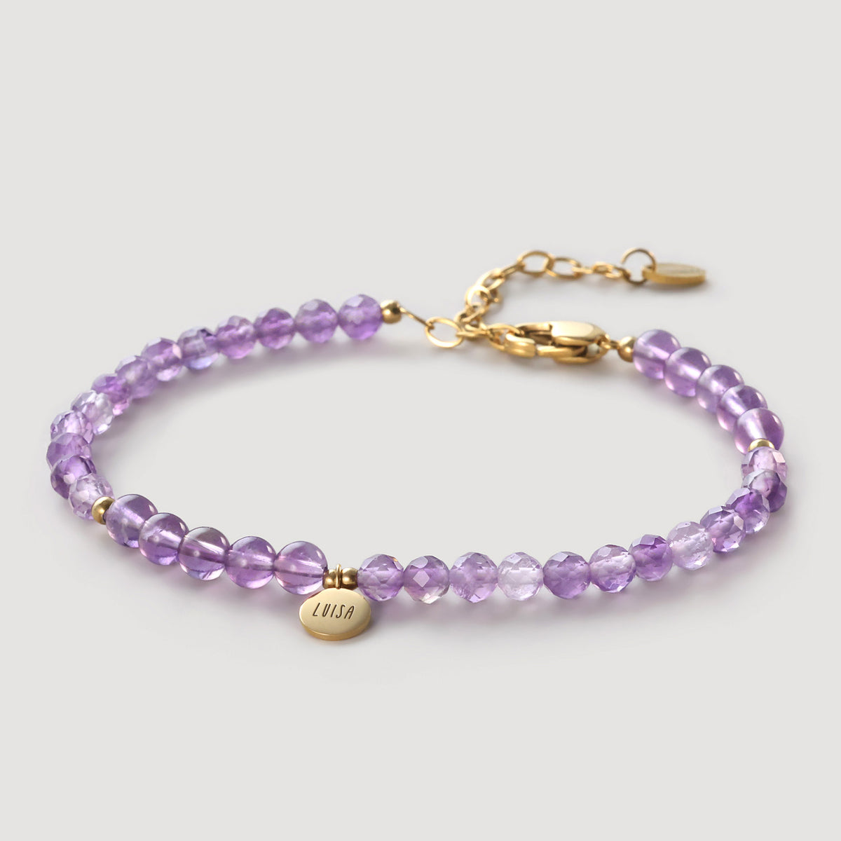 Amethyst-Armband mit violetten Perlen und graviertem Namensplättchen