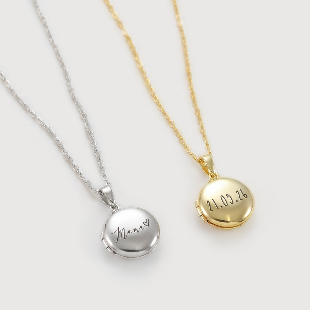 Mini Foto-Medaillon Kette mit Gravur in Silber und Gold, zwei Varianten nebeneinander