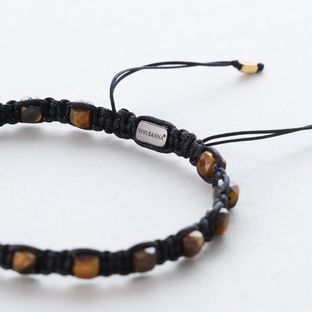Tigerauge Makramee-Armband personalisierbar – Verschluss mit VIVIANNA-Label und Zugband