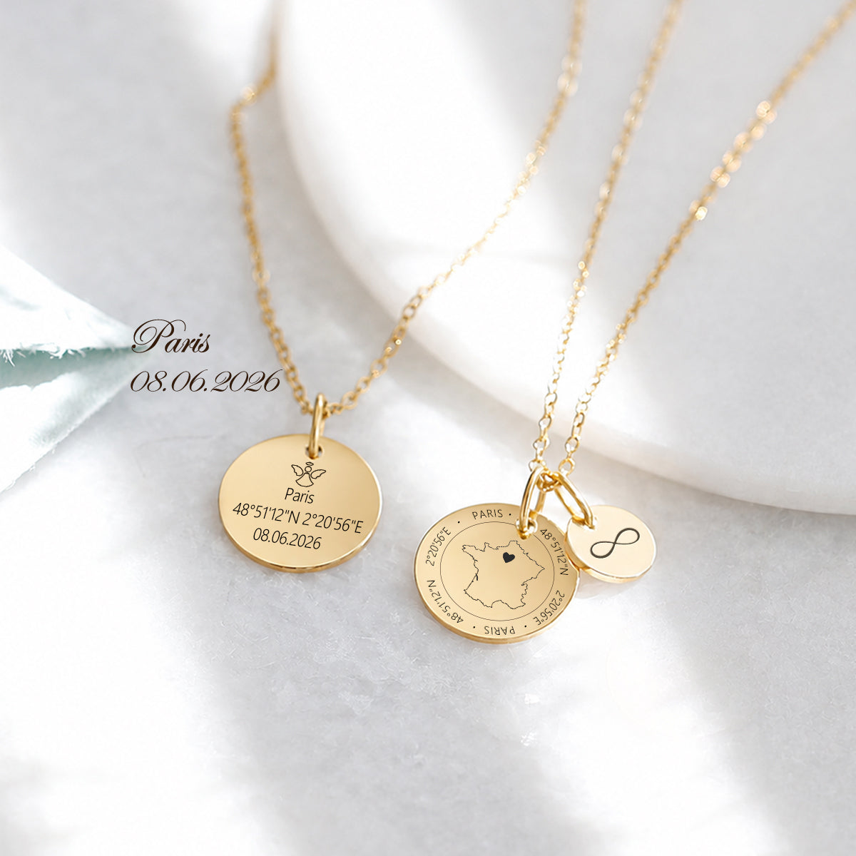 Herzensort Kette in Gold – Landkarten-Anhänger Frankreich mit Herz-Markierung auf Paris und Infinity-Charm