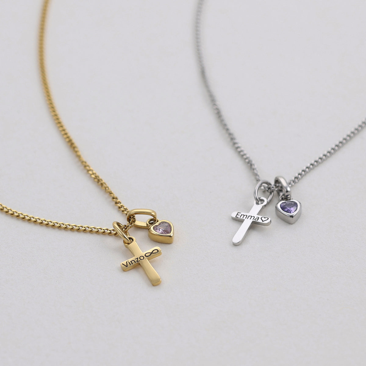 Kreuzketten in Gold und Silber mit Gravur 'Vinzo' und 'Emma' und Geburtsstein-Herzen