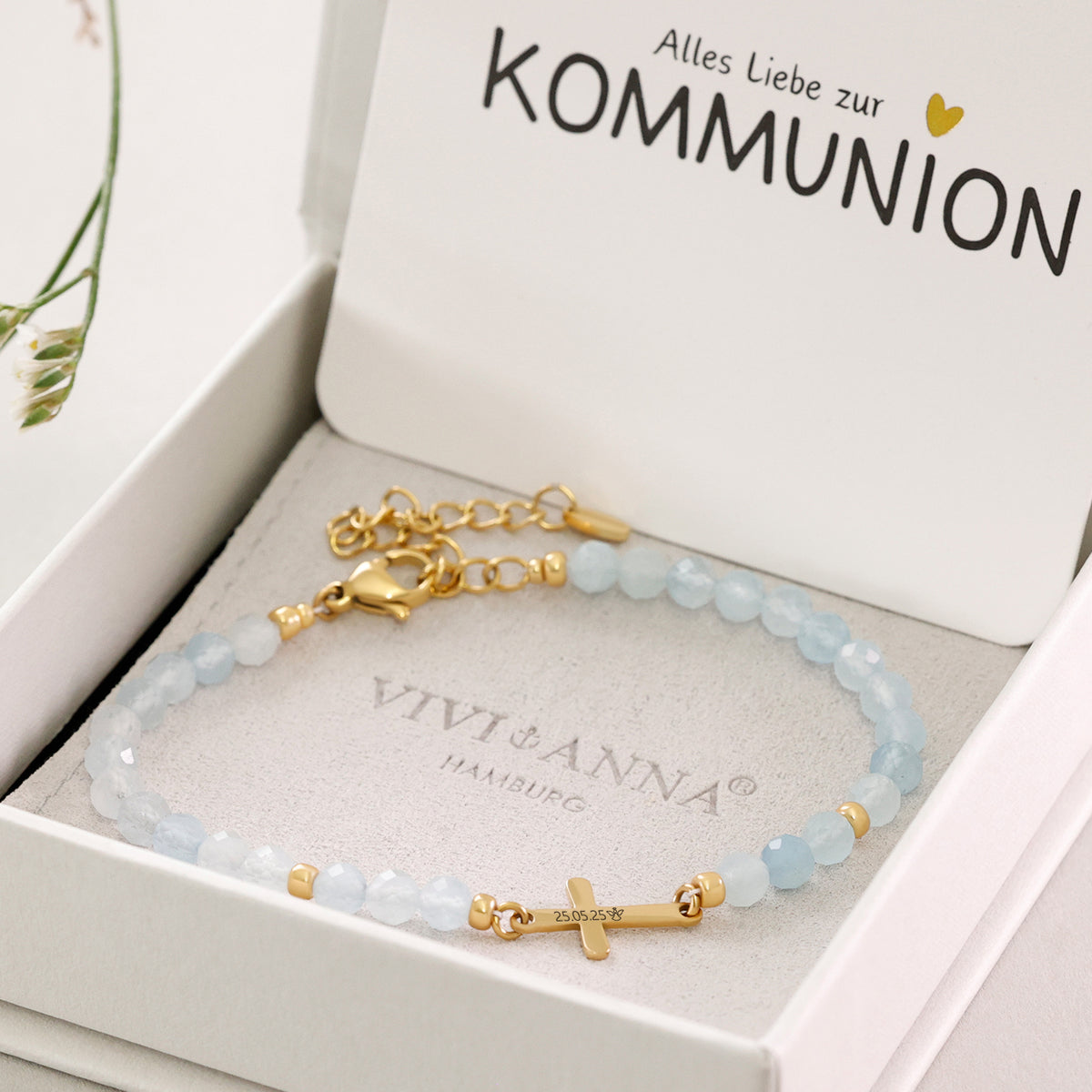 Aquamarin Kreuz Armband zur Kommunion – Armband mit graviertem Datum in Geschenkbox mit Karte