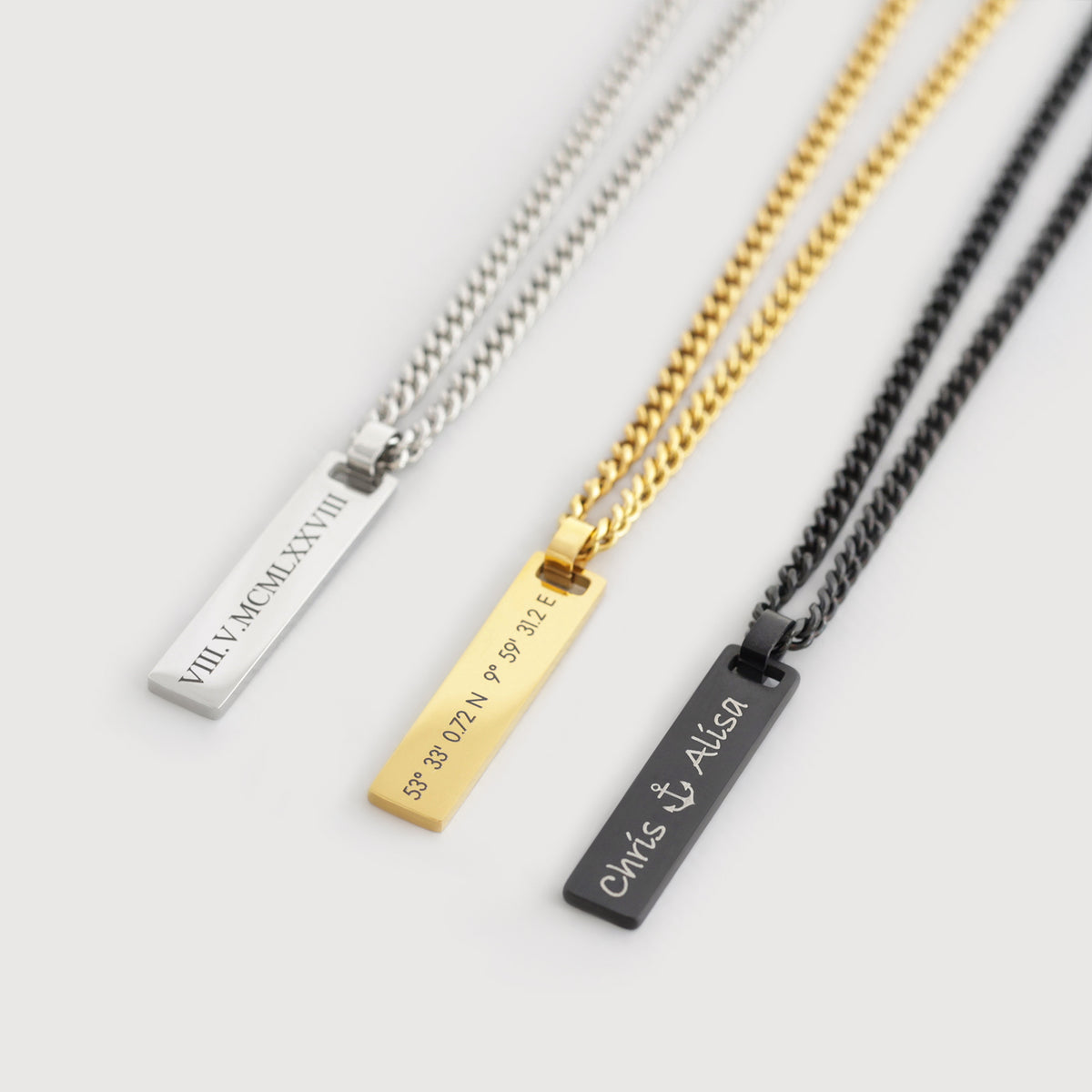 Drei gravierbare Herren Ketten mit Edelstahl Bar in Silber, Gold und Schwarz, mit Datum, Koordinaten und Namen