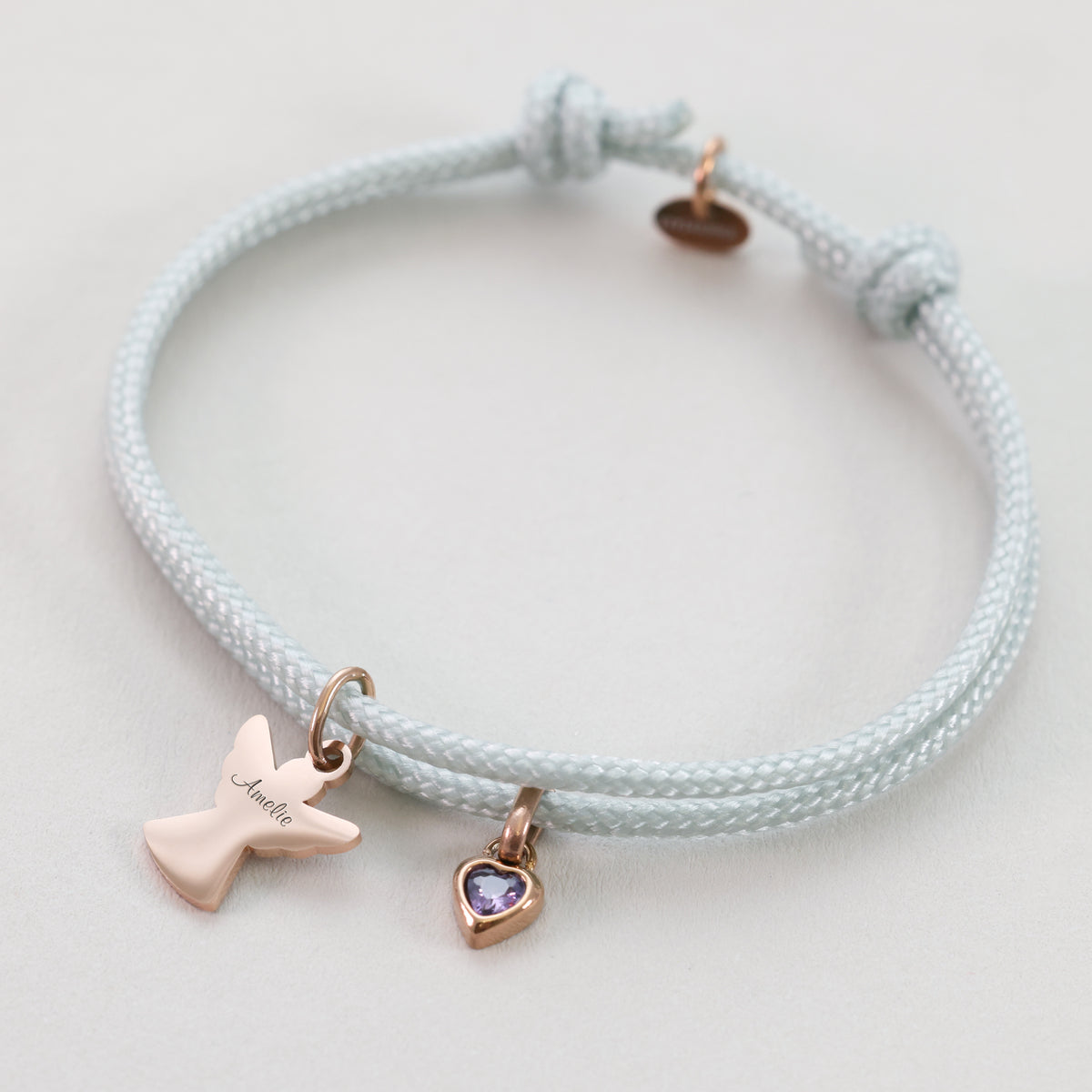 Mintfarbenes Segeltau Armband mit roségoldenem Schutzengel, graviert mit Namen Amelie, und Herz-Geburtsstein
