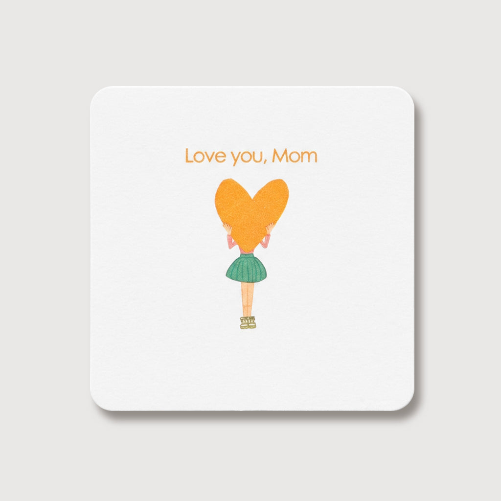 Grußkarte für Mama mit Illustration eines Mädchens mit orangefarbenem Herz, „Love you, Mom“