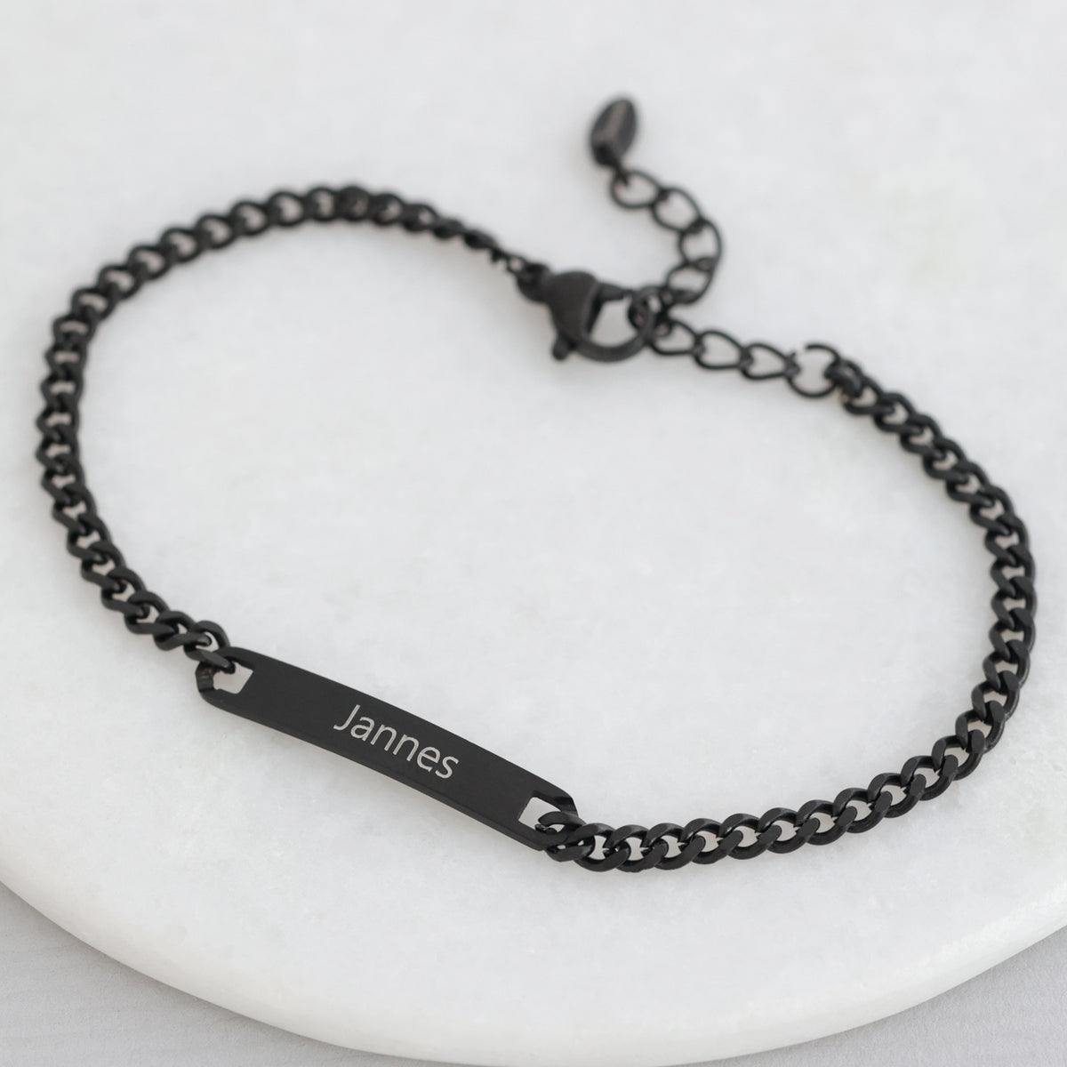 Personalisiertes Unisex Armband in Schwarz, Gliederkette mit Namen Jannes graviert