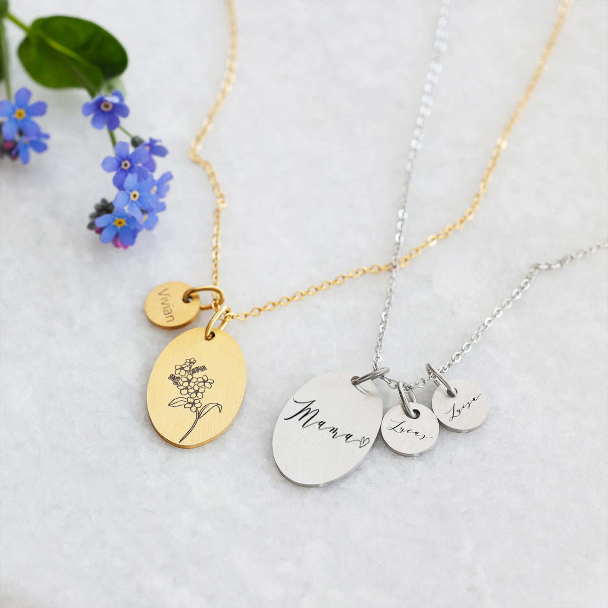 Personalisierte Kette mit ovalem Anhänger & Namensplättchen – Gold- und Silbervariante mit mehreren Namensplättchen