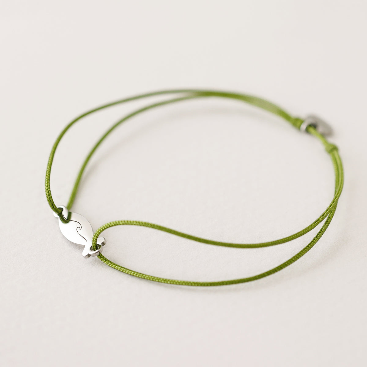 Ichthys Armband mit Gravur in Grün – Fisch-Verschluss in Silber ohne Gravur