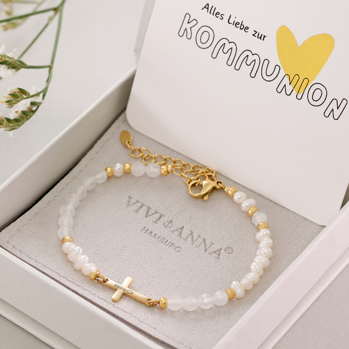Mondstein & Süßwasserperlen-Armband mit Kreuz zur Kommunion – Armband mit Kreuzanhänger in Geschenkbox mit Karte
