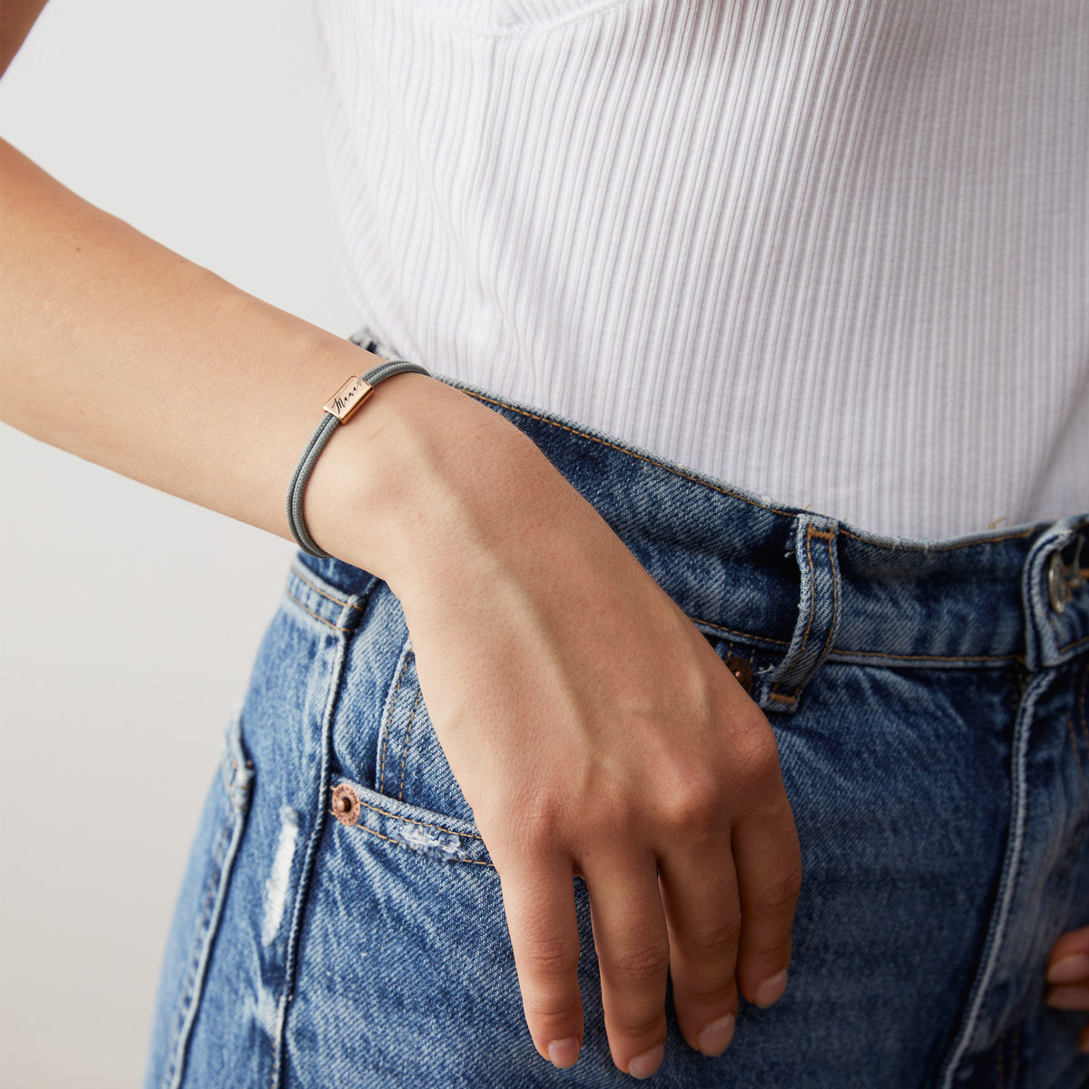 Video: Zartes Segeltau-Armband mit personalisierter Gravurperle Damen Armband