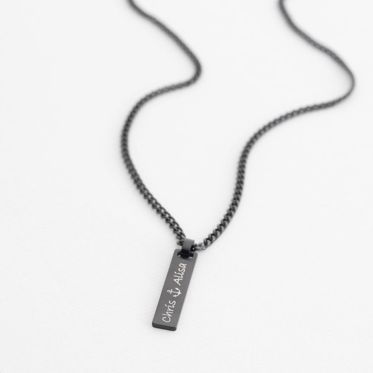 Video: Gravierbare Herren Kette – Edelstahl Bar mit Wunschtext Herren Halskette