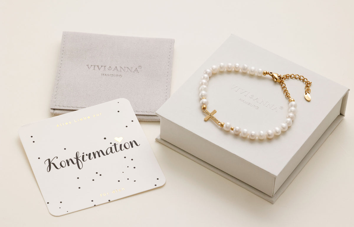 Perlenarmband mit goldenem Kreuz in Geschenkbox mit Karte 'Konfirmation' und Schmuckbeutel