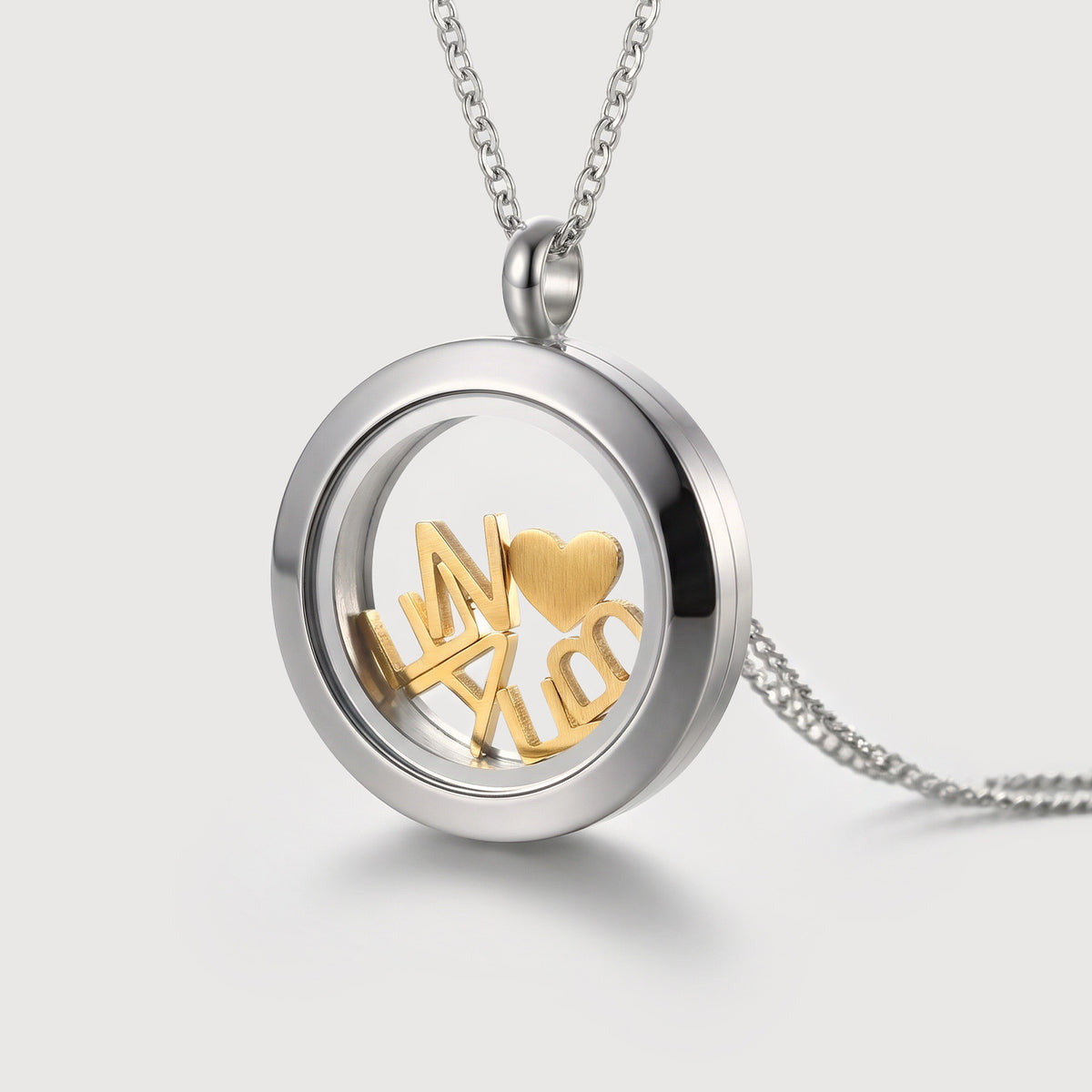 Glasmedaillon-Kette mit Wunschbuchstaben – Anhänger mit goldenen Buchstaben und Herz, Nahaufnahme