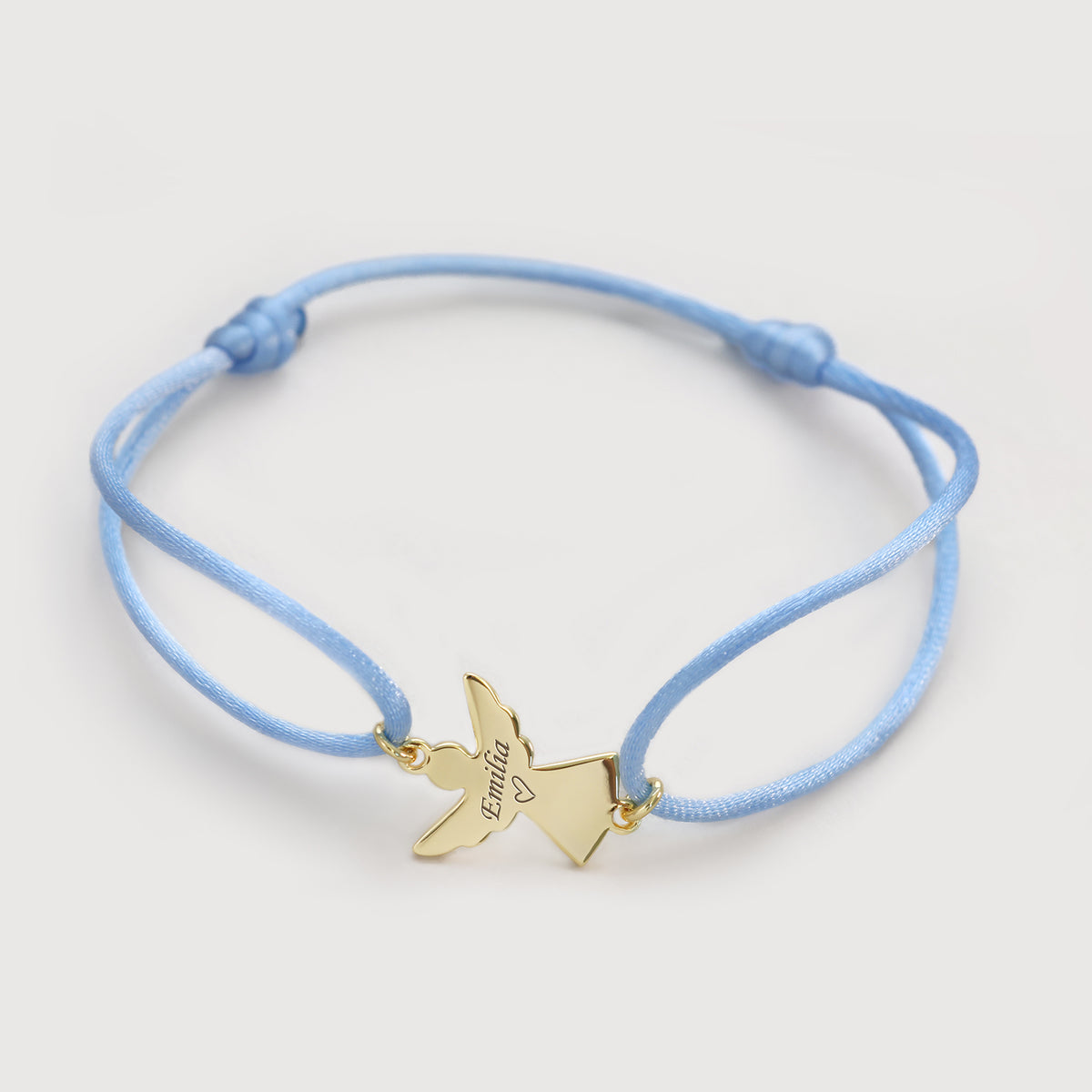 Hellblaues Satinarmband mit goldenem Schutzengel und Gravur 'Emilia' mit Herz