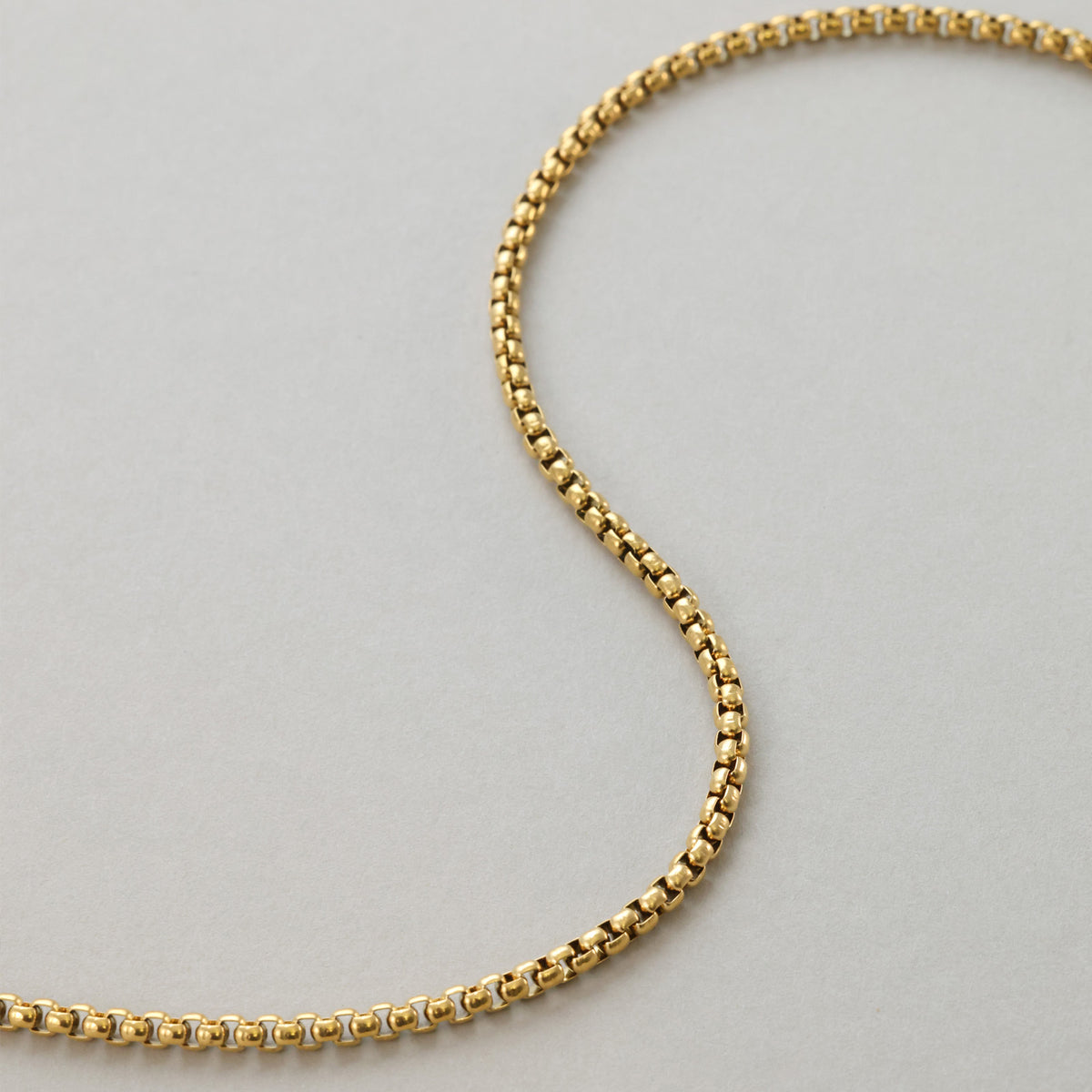 Venezianerkette rund in Gold, Nahaufnahme der Kettenglieder