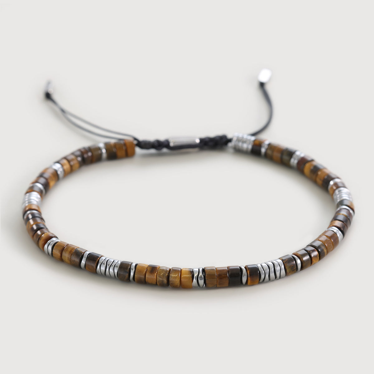 Edelsteinarmband mit Tigerauge und Hämatit, verstellbar – Flatlay der kompletten Perlenkette