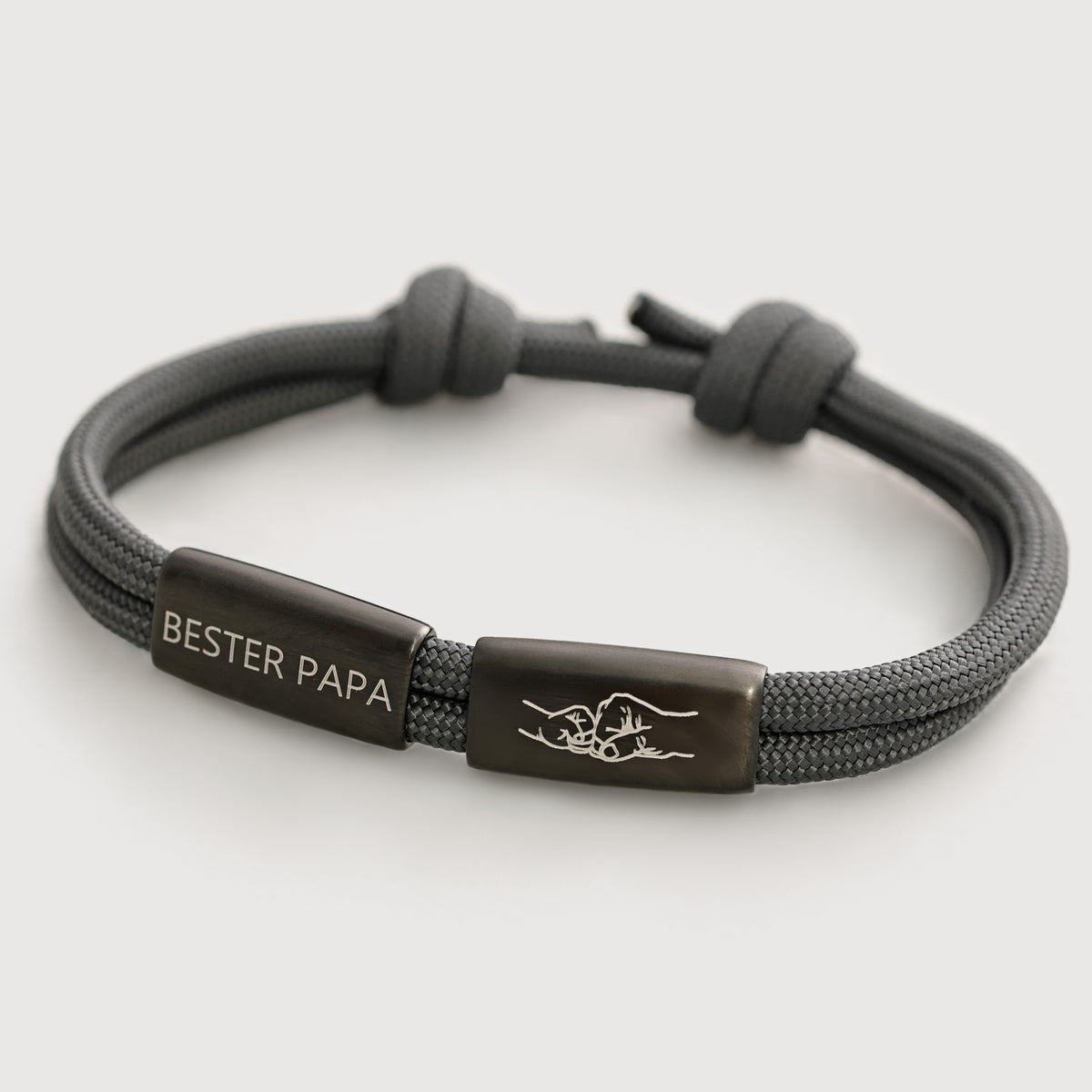 Wasserfestes Herrenarmband mit 2 Gravurperlen – Perlen graviert mit 'Bester Papa' und Händen-Motiv
