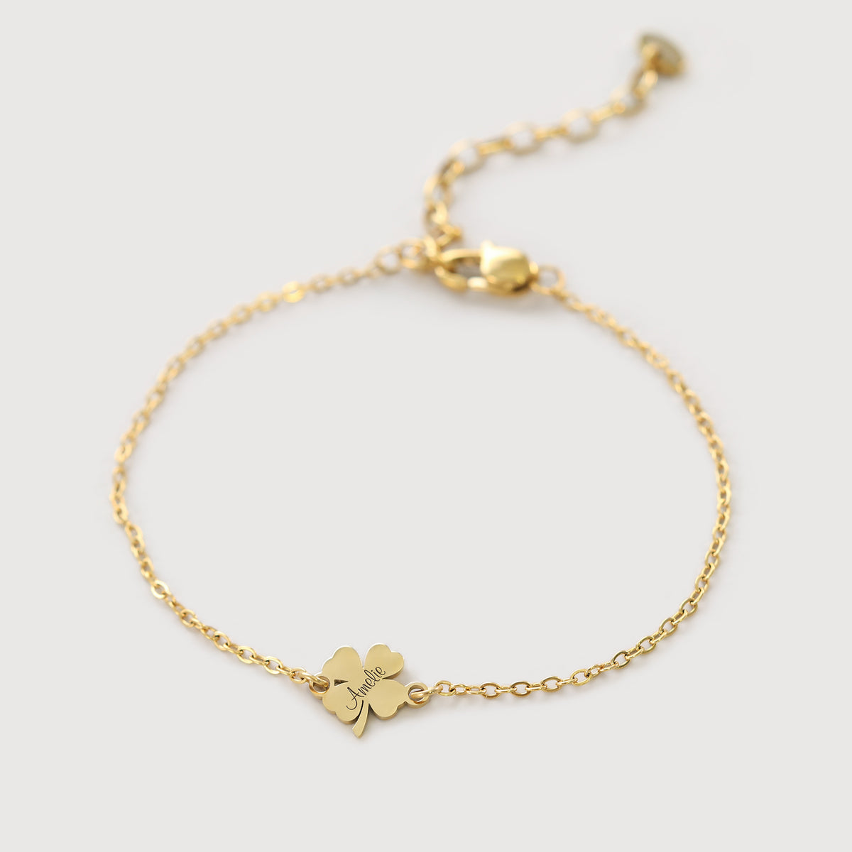 Glücksbringer Armband mit Kleeblatt und Gravur, Gold – Kleeblatt-Anhänger mit Gravur Amelie