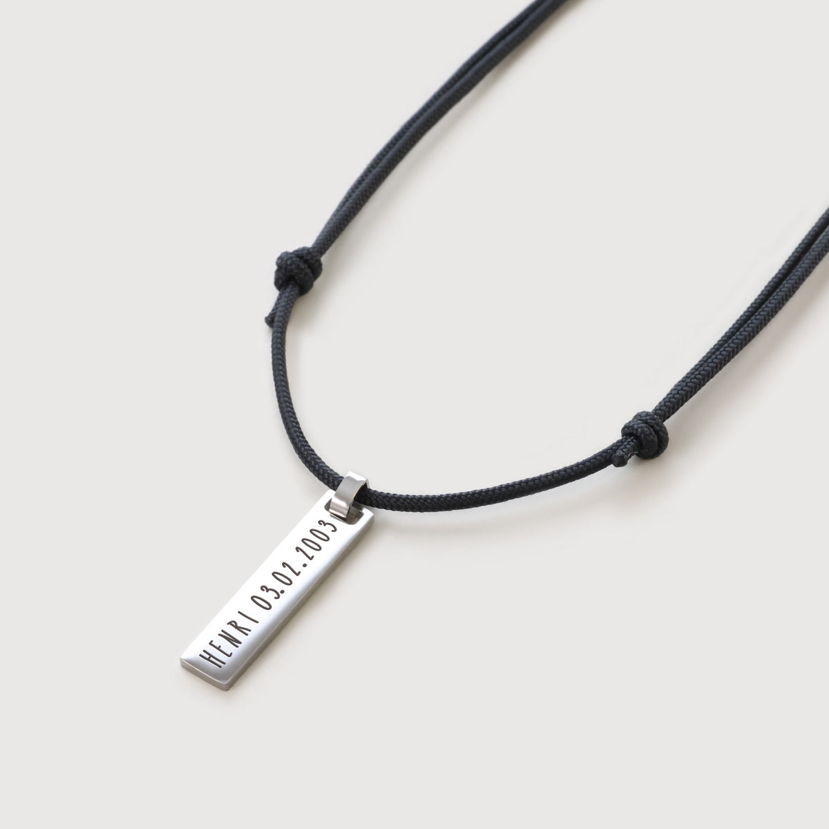 Herren Gravurkette mit Segeltau in Silber – Stab-Anhänger graviert mit Namen und Datum 'Henri 03.02.2003'
