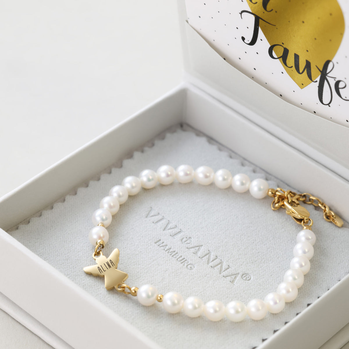Perlenarmband mit Engel-Anhänger in Gold, in Geschenkbox mit Taufe-Karte