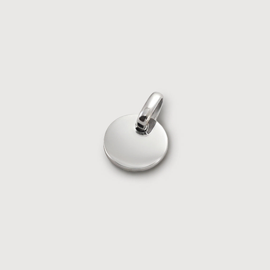 Zusatz-Gravurplättchen 8mm rund in Silber – glänzende Oberfläche mit Öse