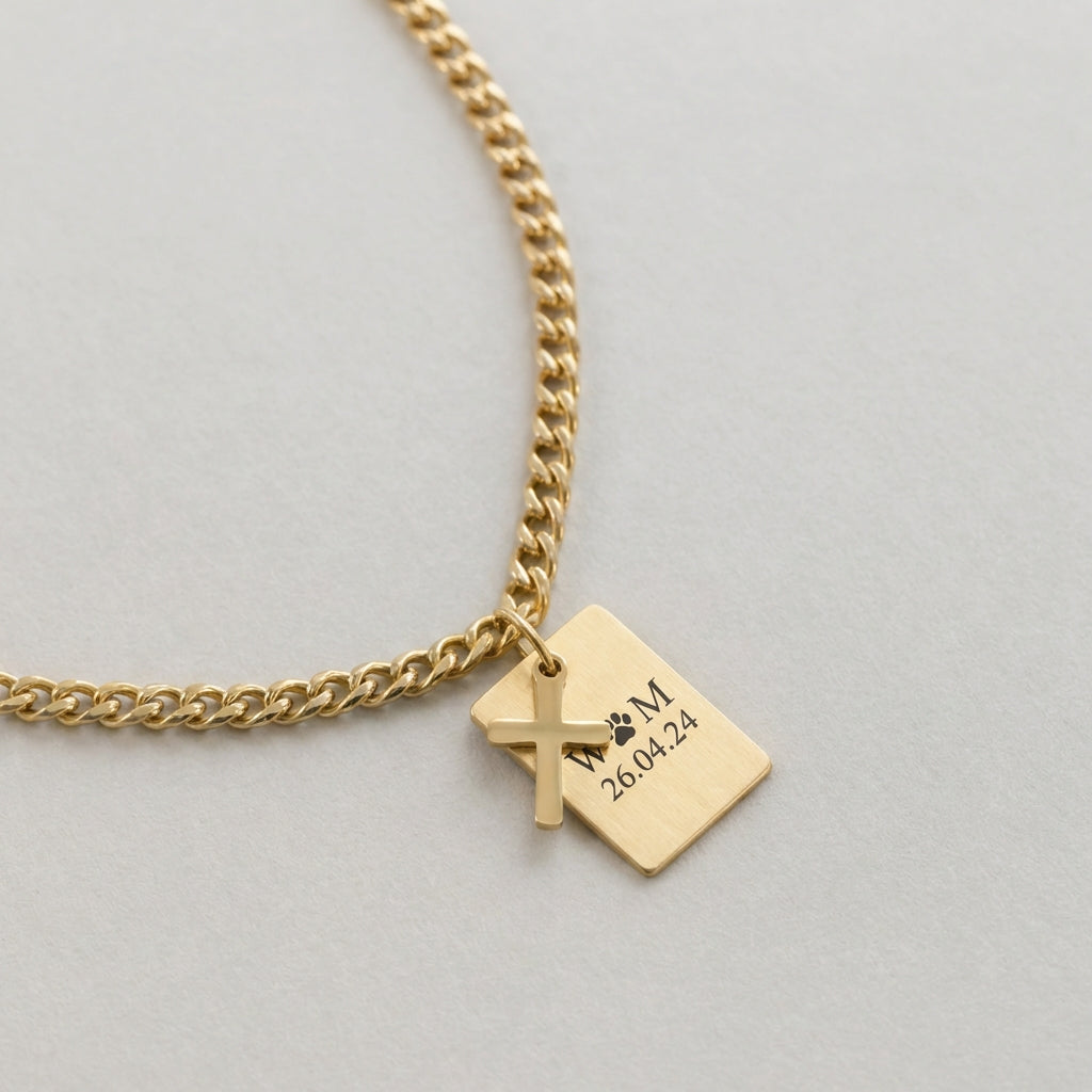 Rechteckige Gravurkette mit Kreuz – goldenes Plättchen graviert mit Initialen, Datum und Pfotenabdruck