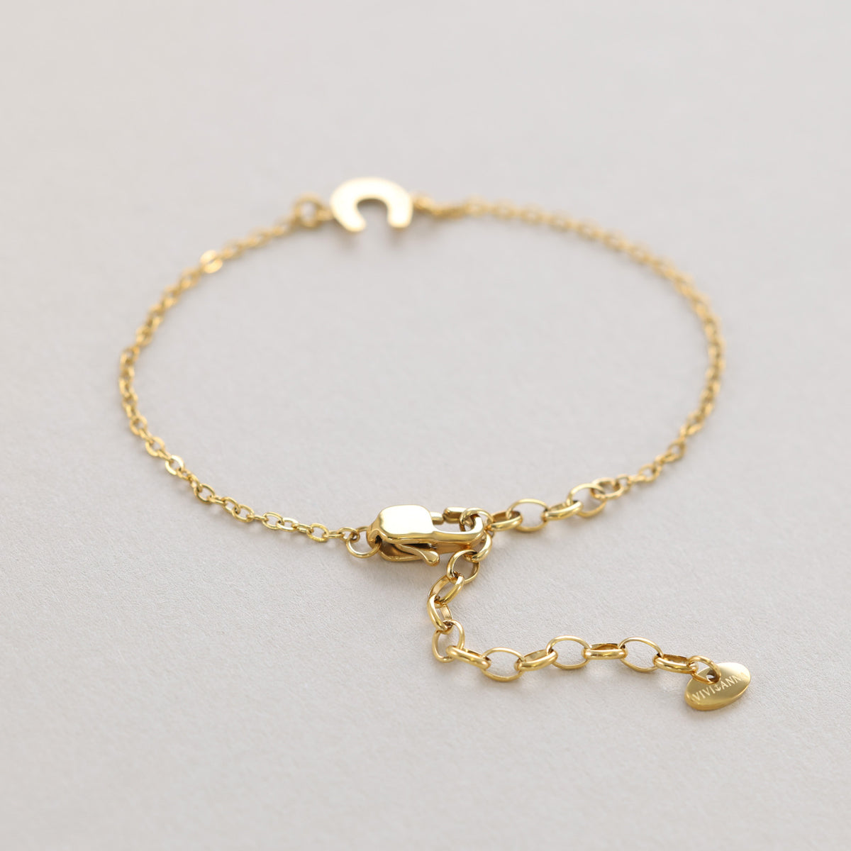 Glücksbringer Armband mit Hufeisen, Gold – Verschluss mit Verlängerungskette und Herz-Markenanhänger