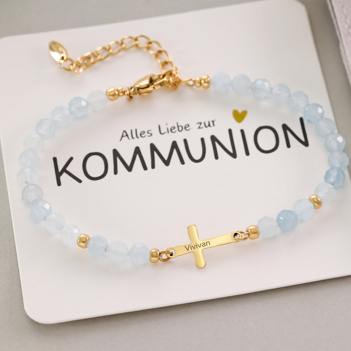 Aquamarin Kreuz Armband zur Kommunion – Armband mit graviertem Namen auf Kommunionskarte