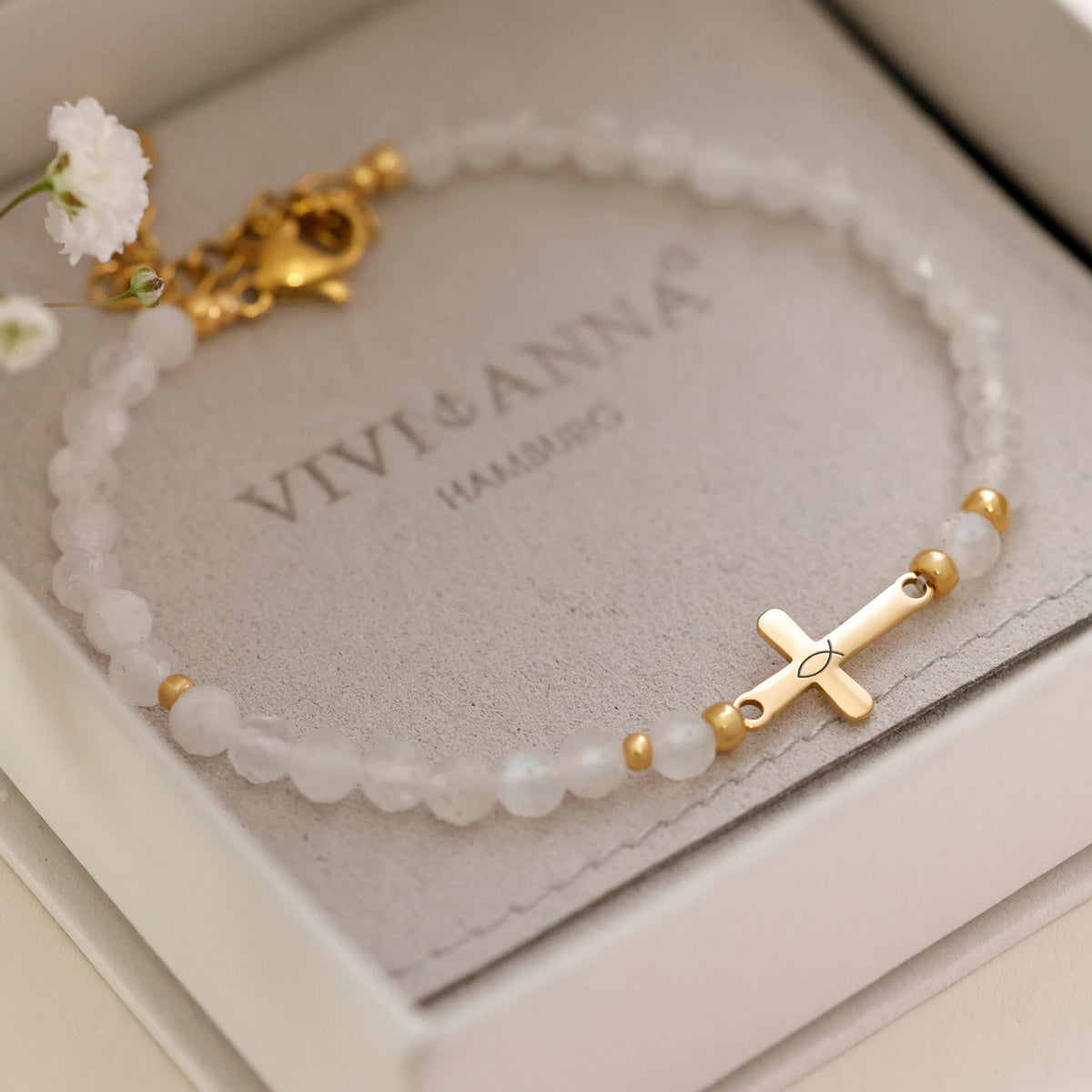 Mondstein Kreuz-Armband in VIVI&ANNA Geschenkbox mit goldenem Kreuz und Fischsymbol