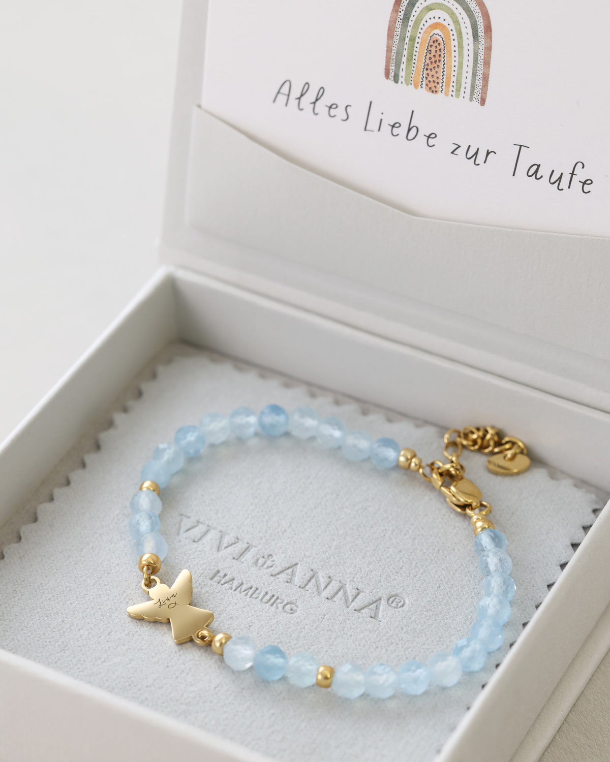 Aquamarin Armband mit Engelanhänger in Geschenkbox mit Taufkarte „Alles Liebe zur Taufe“