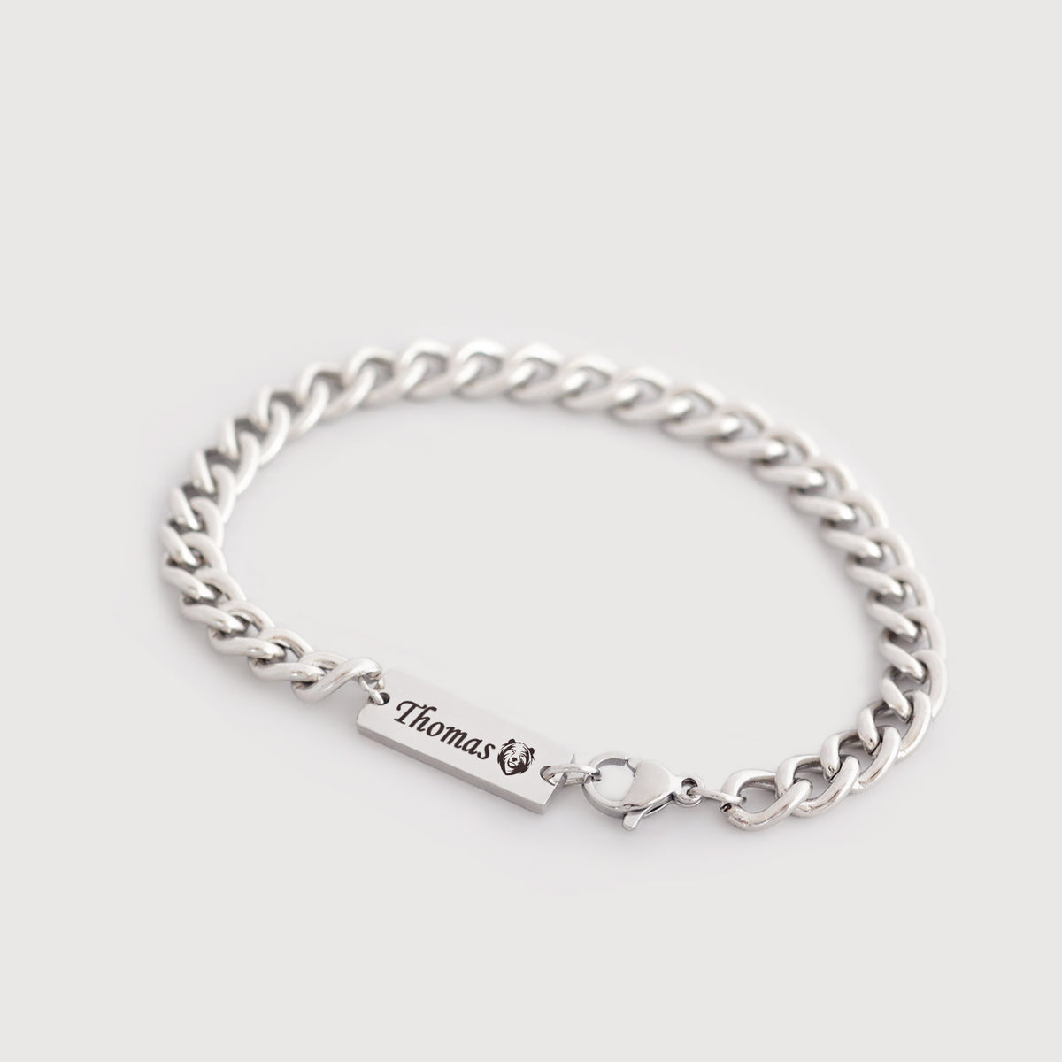 Panzerarmband mit Gravurplättchen in Silber, graviert mit Namen 'Thomas' und Pfotenmotiv
