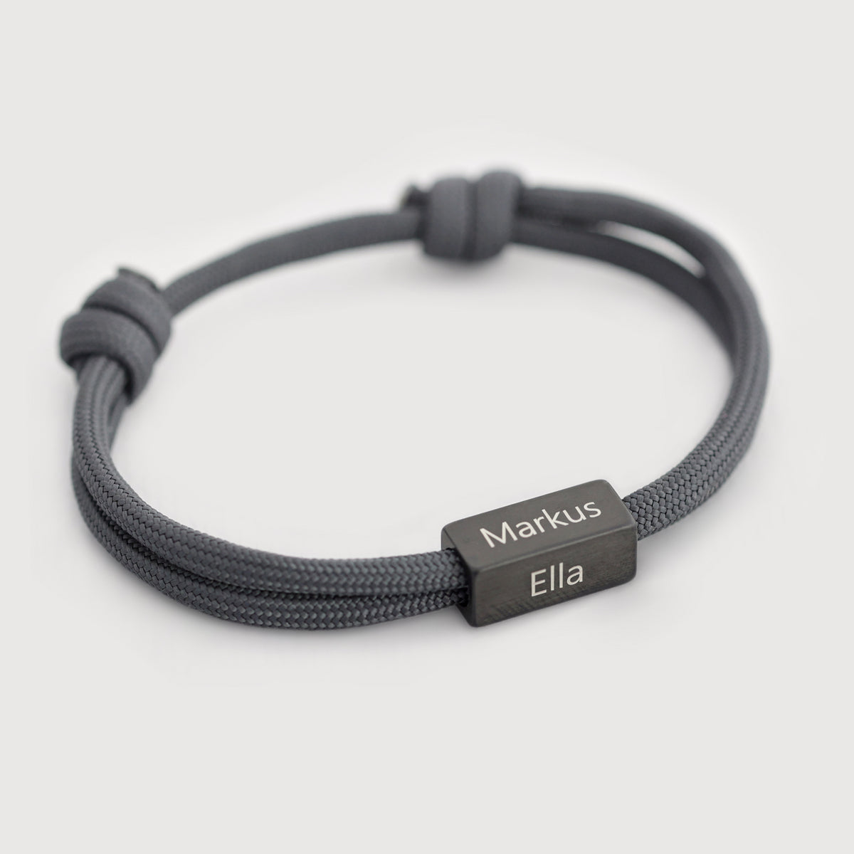 Graues Segeltau-Partnerarmband mit Gravur Markus und Ella