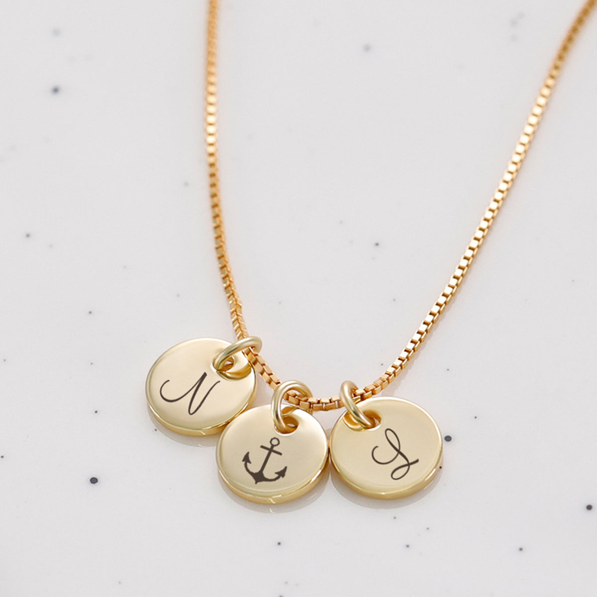 Mini-Plättchen-Namen Box Kette 925er Sterling Silber – drei Plättchen mit Initialen und Ankersymbol