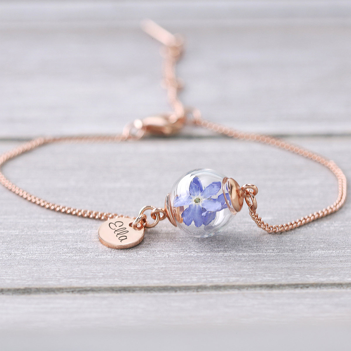 Vergissmeinnicht-Armband mit Gravur in Roségold und graviertem Namen 'Ella'