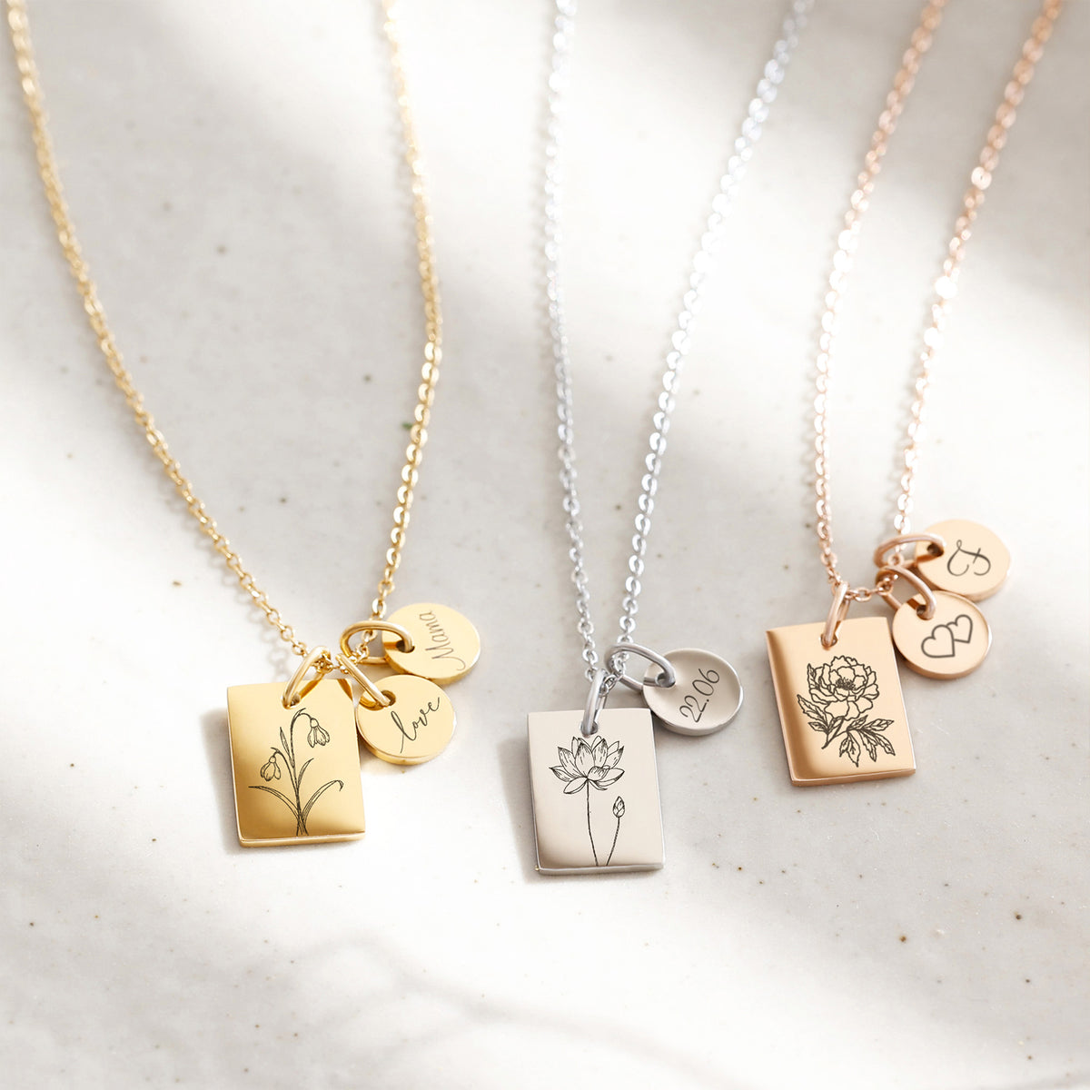 Kette mit rechteckigem und rundem Gravurplättchen – drei Varianten in Gold, Silber und Roségold mit Blumenmotiv