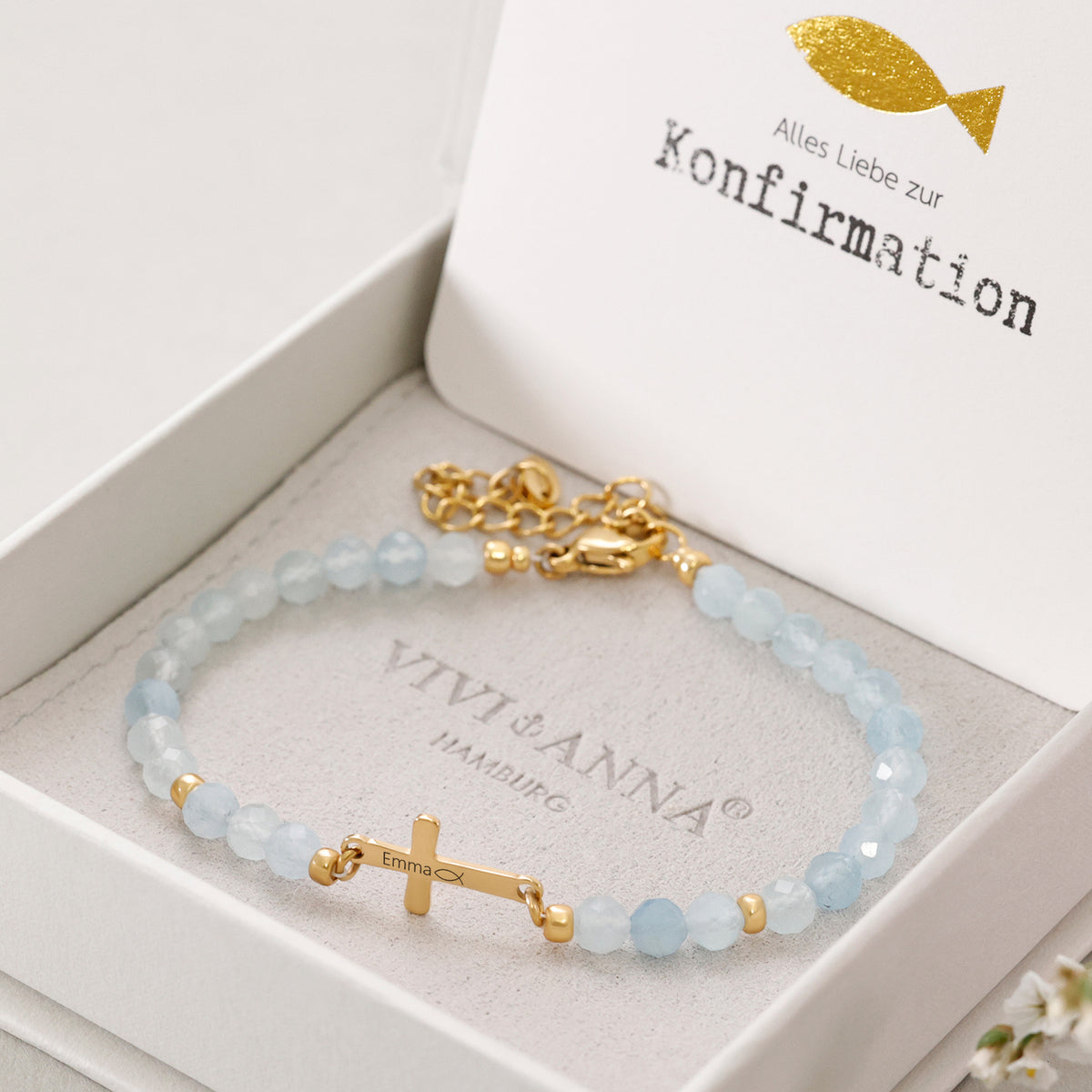 Aquamarin Kreuz Armband zur Konfirmation – Armband mit graviertem Namen 'Emma' in Geschenkbox mit Karte