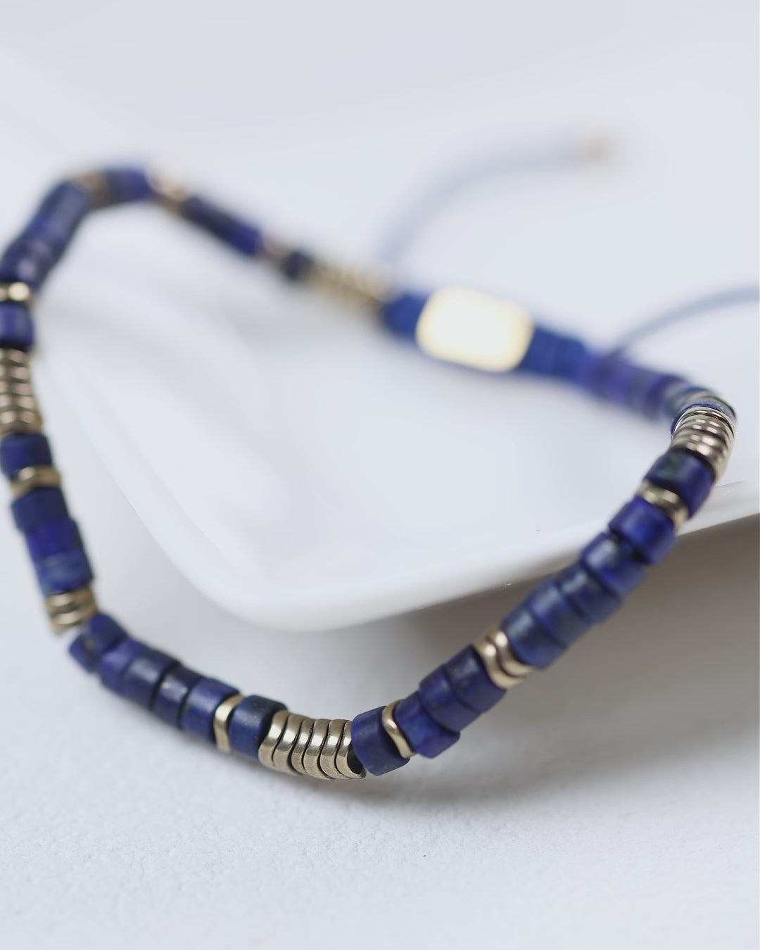 Video: Edelsteinarmband mit Lapislazuli und Hämatit - verstellbar