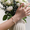 Video: Perlenarmband aus Süßwasserperlen mit rundem Plättchen Damen Armband